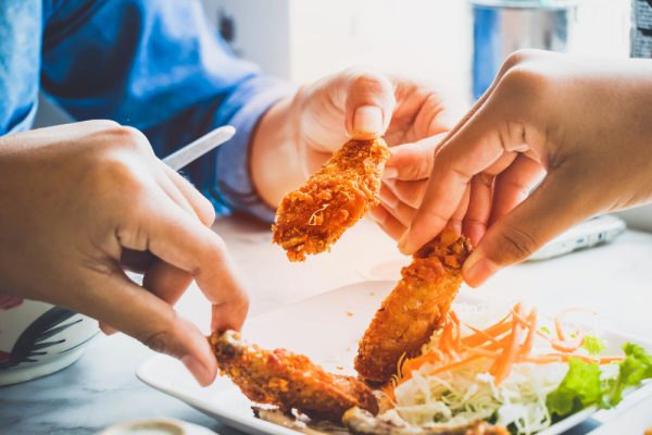 People,Are,Eating,Food,,Fried,Chicken,Together.